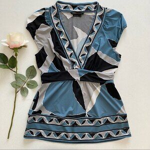 BCBGMaxazria Grey Blue Art Deco V-neck Fitted Blouse Size Small Stretch